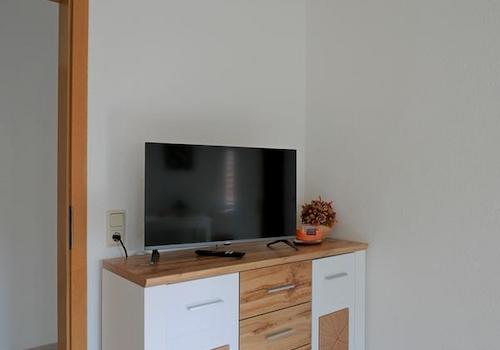 Kommode und TV