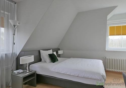 breites Bett