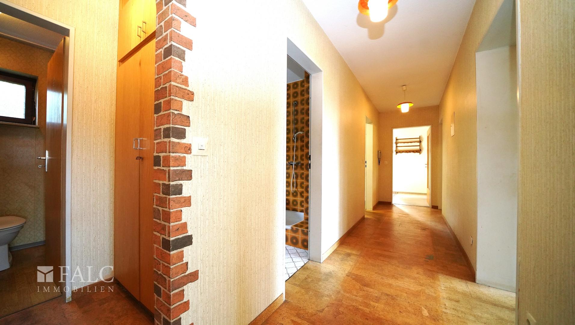 Flur Wohnung EG links