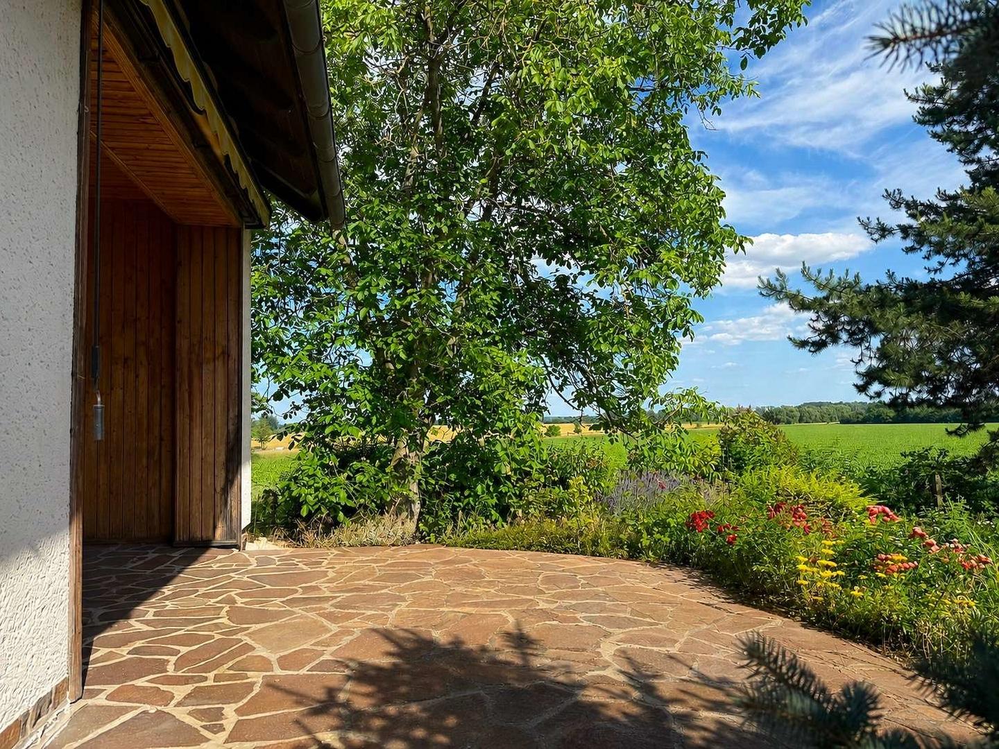 Terrasse mit Blick ins Grüne