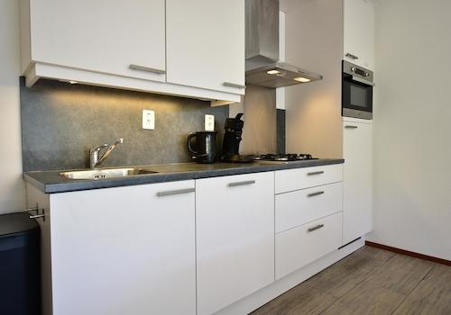 kaufen-freistehendes-ferienhaus-ouddorp-offene-kueche-und-einbaugeraete-recreatieadviseurs-vakantiehuistekoop-nl.jpg