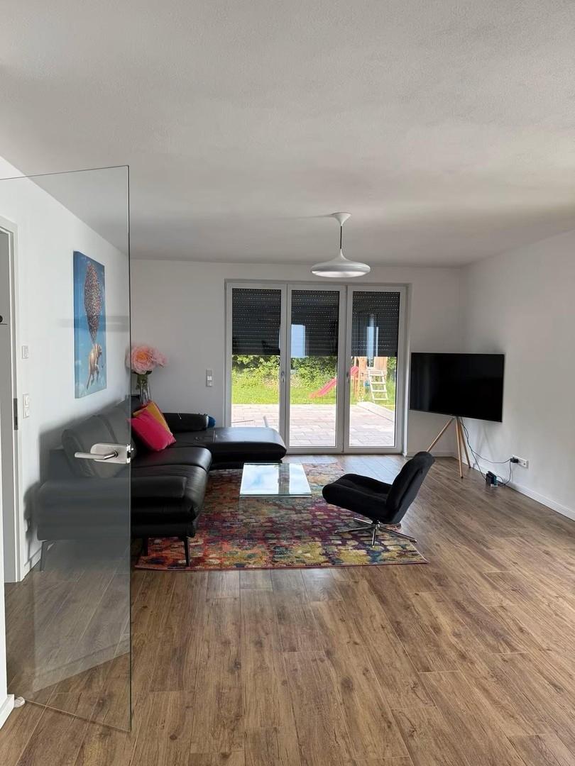 Wohnzimmer mit Terrassenblick