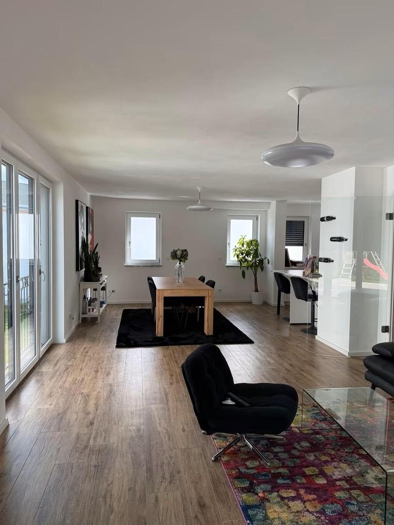 Wohnzimmer mit Essbereich