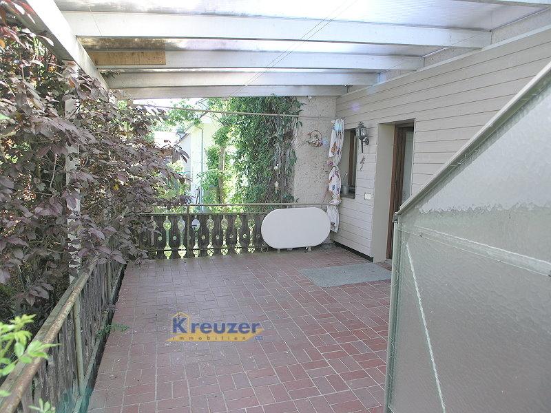 Überdachte Nord/West-Terrasse