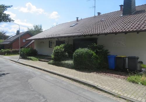 Gebäude von der Strasse aus