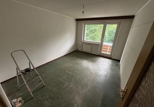 Wohnzimmer mit Balkon Zugang
