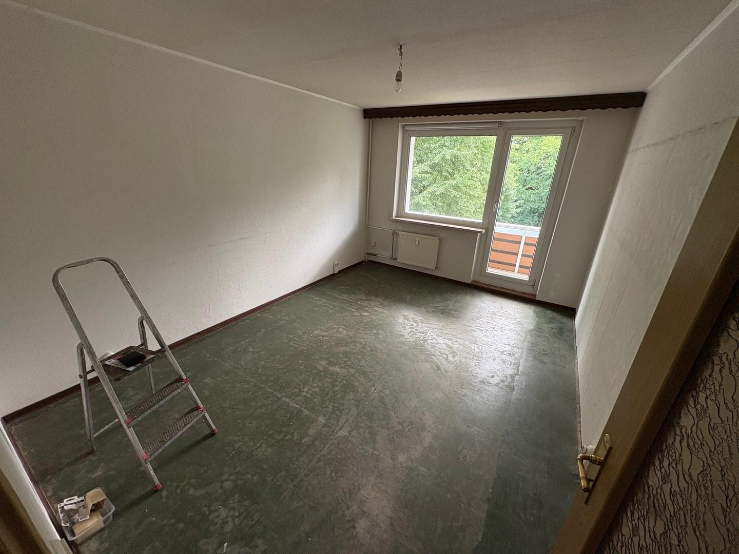 Wohnzimmer mit Balkon Zugang