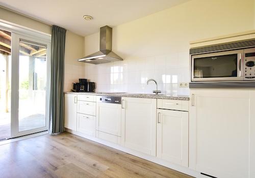 kaufen-ferienwohnung-hellevoetsluis-kueche-einbaugeraete-recreatieadviseurs-vakantiehuistekoop-nl.jpg