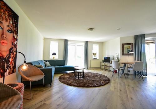 kaufen-ferienwohnung-hellevoetsluis-wohnzimmer-sitzecke-recreatieadviseurs-vakantiehuistekoop-nl.jpg