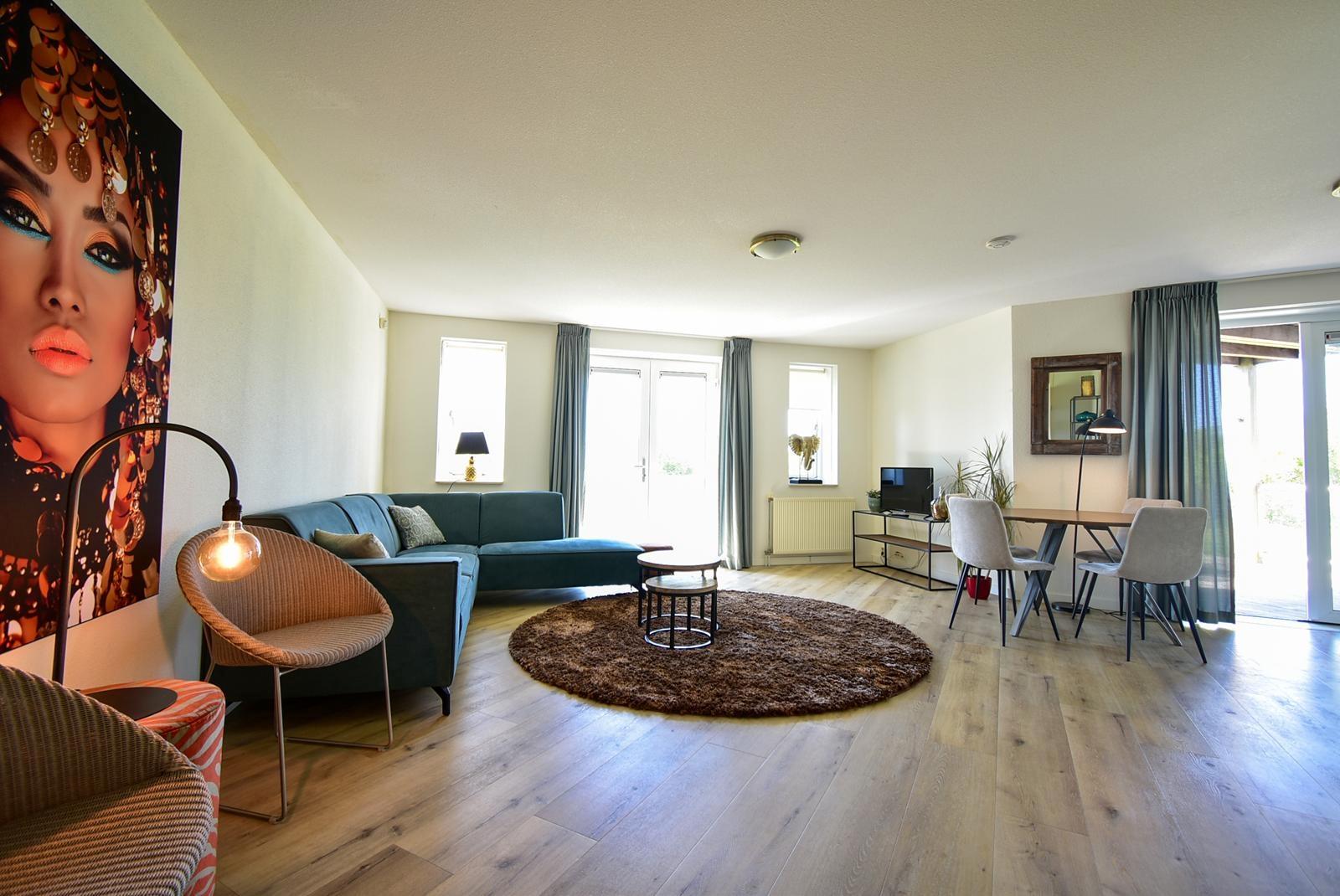 kaufen-ferienwohnung-hellevoetsluis-wohnzimmer-sitzecke-recreatieadviseurs-vakantiehuistekoop-nl.jpg