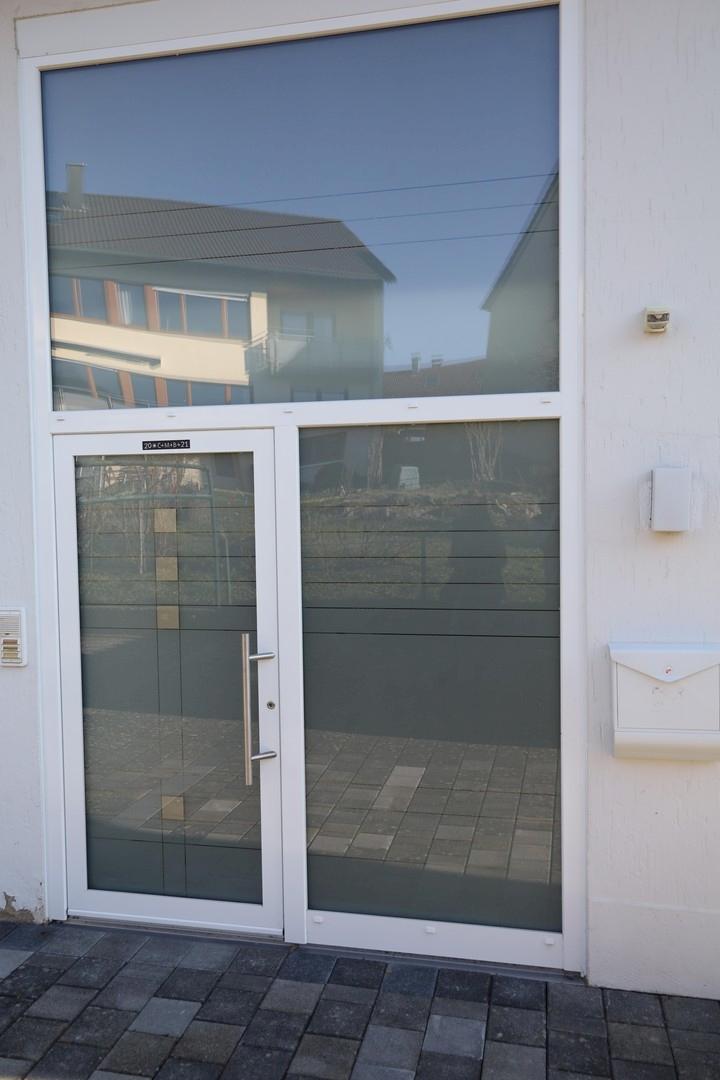 eigene Haustüre und Hausgang
