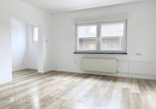 Wohnzimmer (KI generiert nach Renovierung)