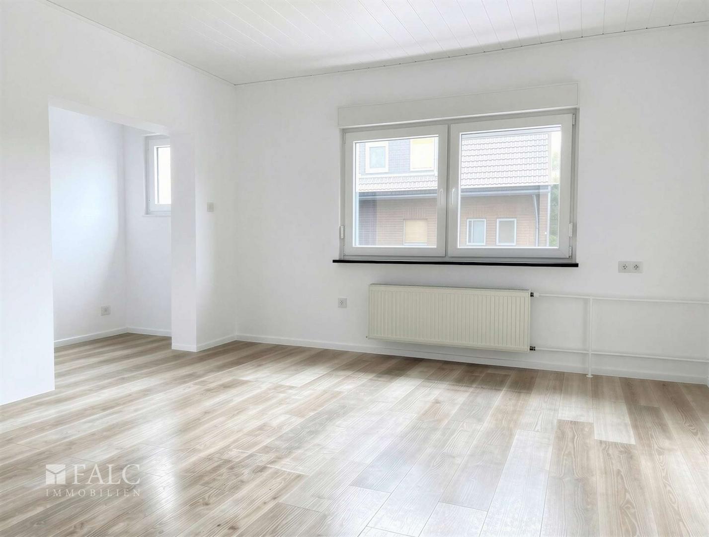 Wohnzimmer (Wohnungsbeispiel KI generiert nach Renovierung)