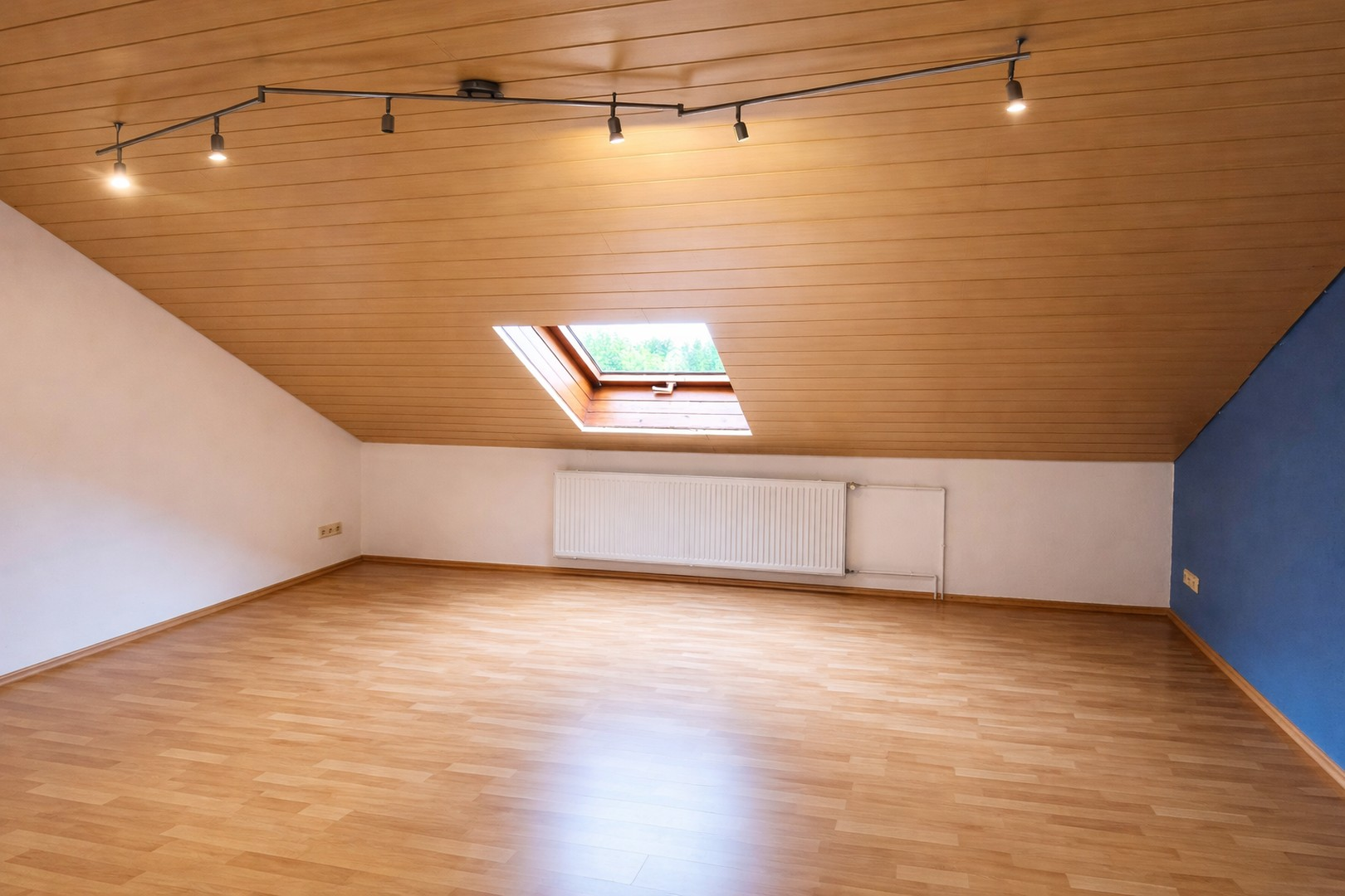 Schlafzimmer 2/Büro/Kind DG