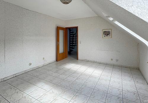 OG linkes Schlafzimmer