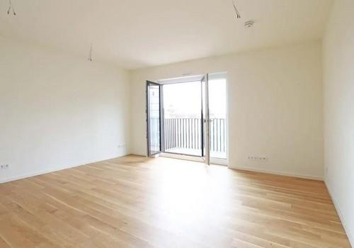 Wohnzimmer mit Balkon