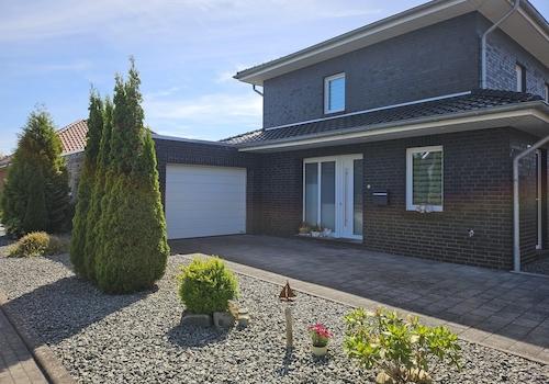 Hauseingang mit Garage