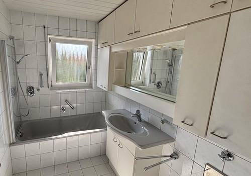 Badezimmer mit Badewanne
