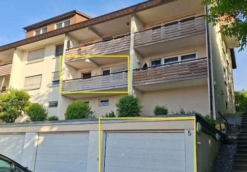 Ansicht des Hauses mit Garage