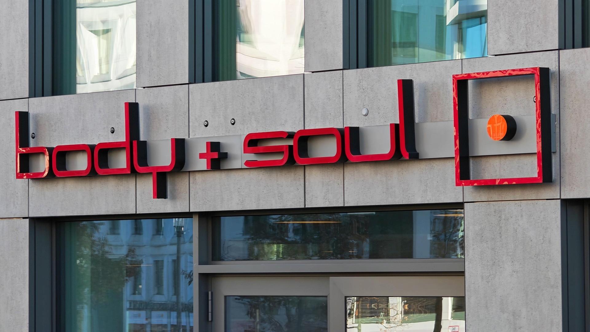 Luxus Fitness Studio gegenüber