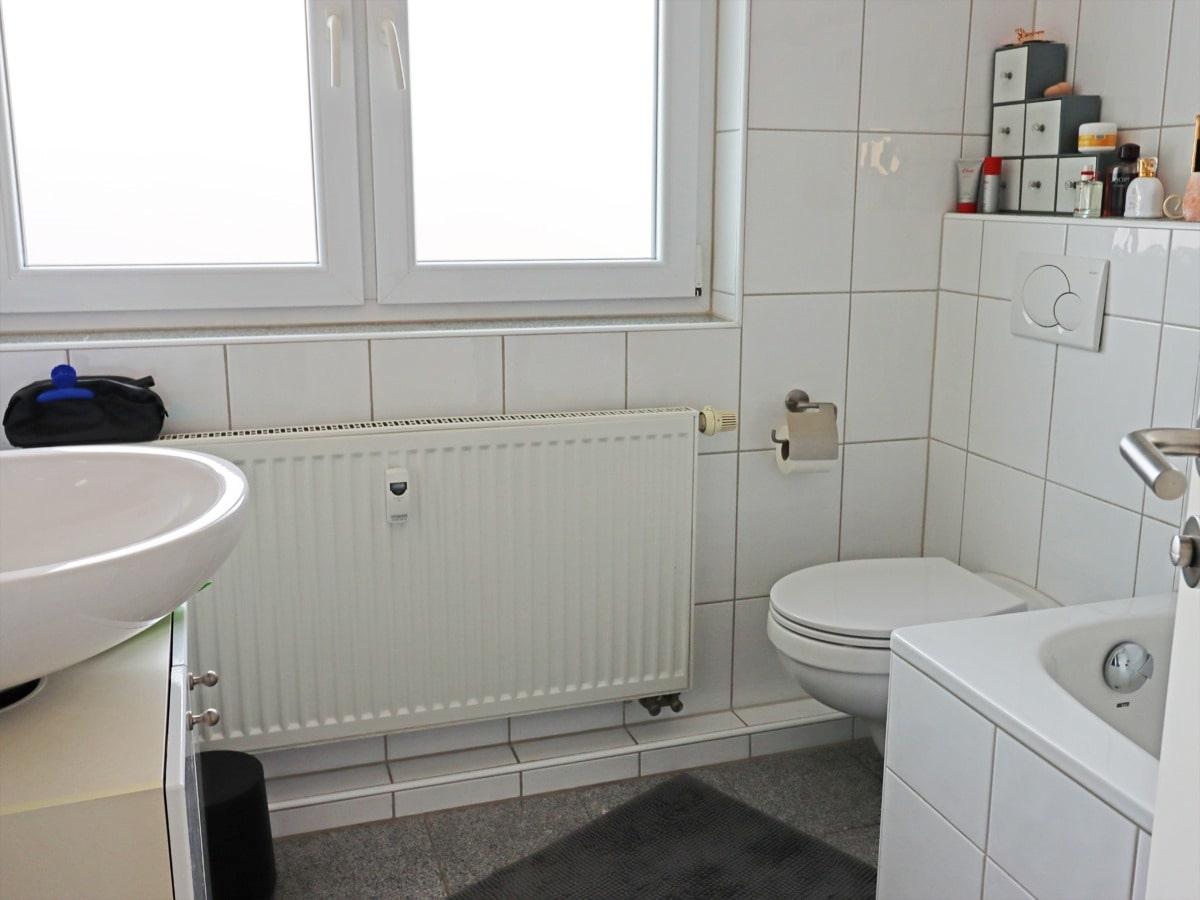 Bad, Wohnung im OG