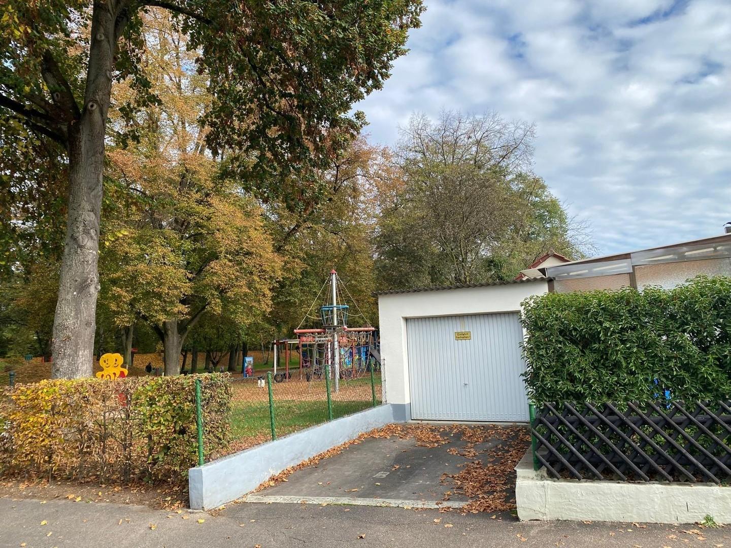 Garage + Stellplatz