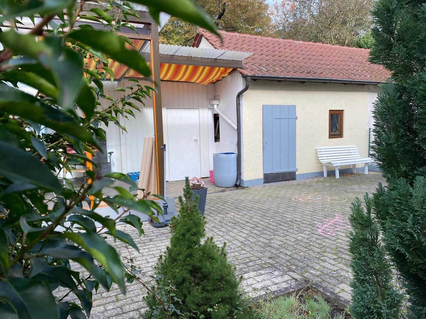 Schuppen + Garageneingang