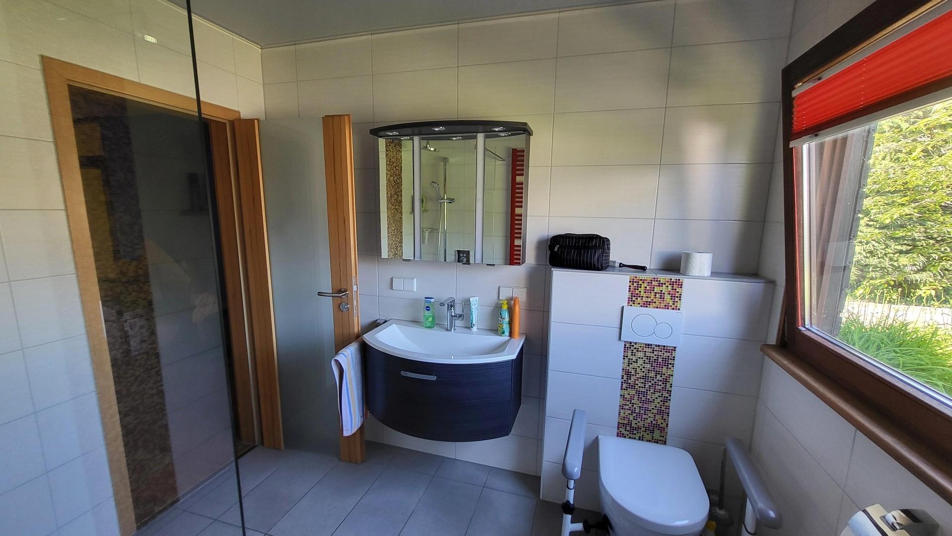 Bad EG Waschtisch WC