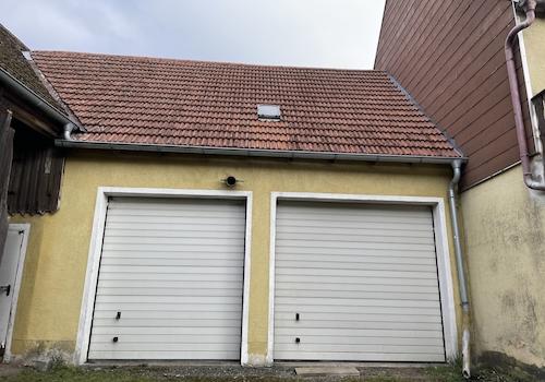 Garagen am Wohnhaus angebaut