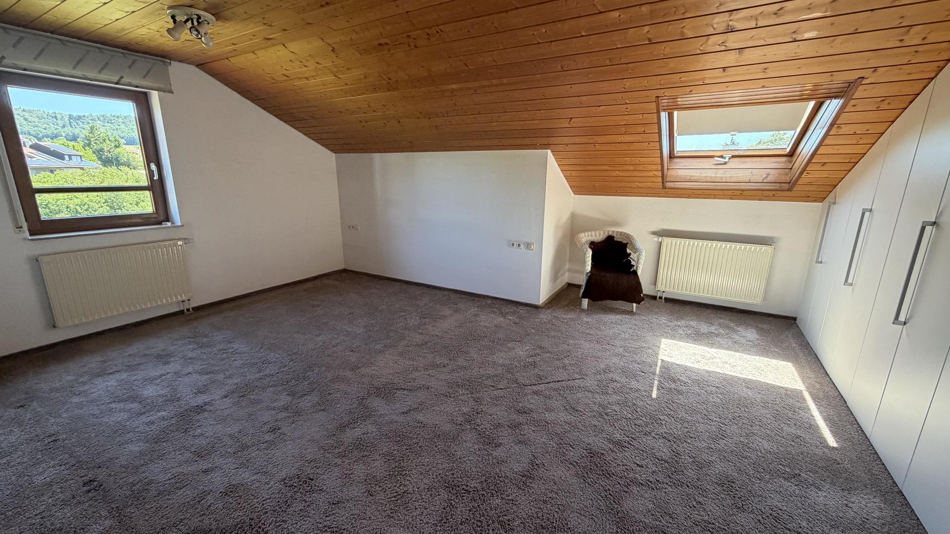 Großes Schlafzimmer