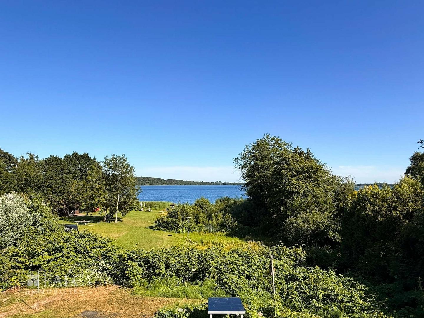 Blick auf den See von der Terrasse