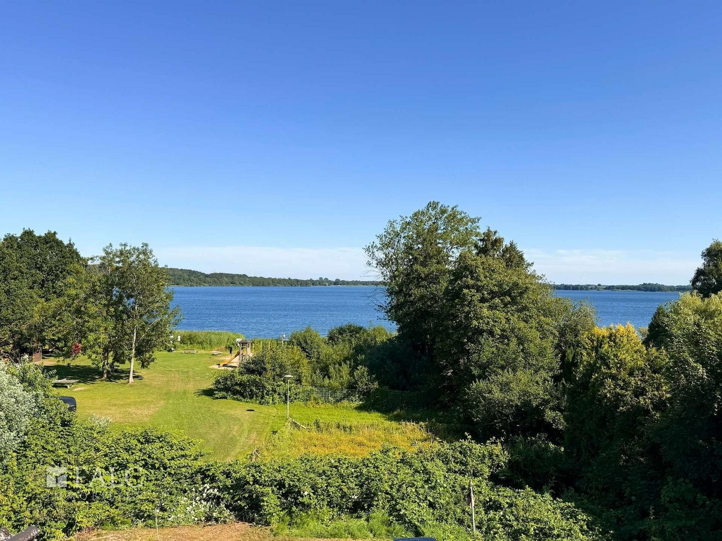 Blick auf den See vom DG