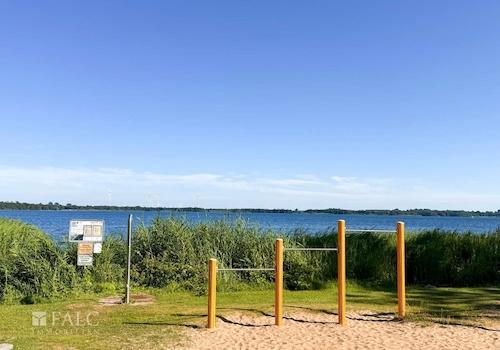 Spielplatz am See Bild 1
