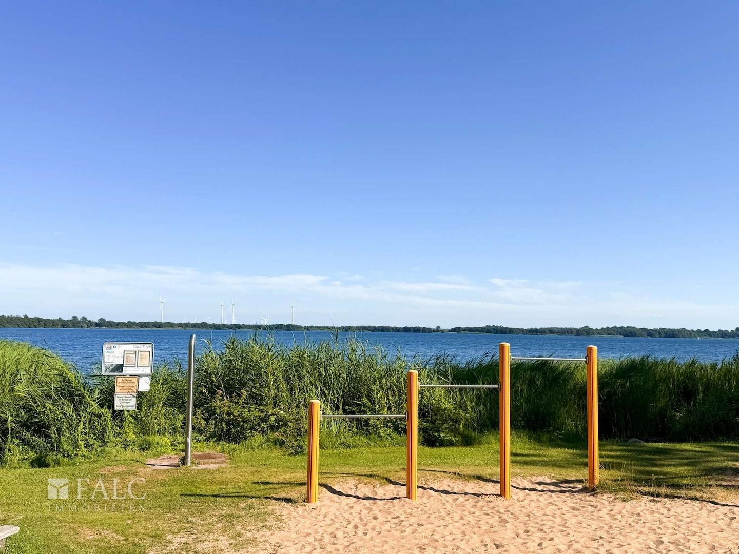 Spielplatz am See Bild 1