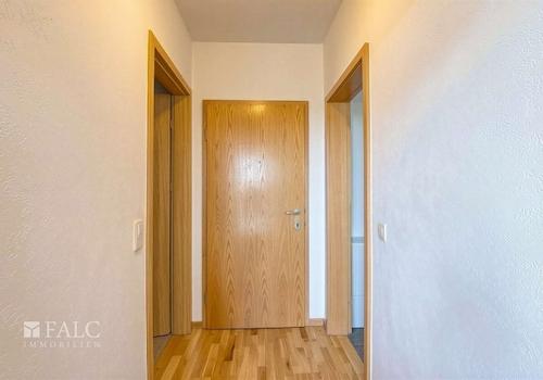 Wohnungsflur (KI-generiert, Raum geleert)