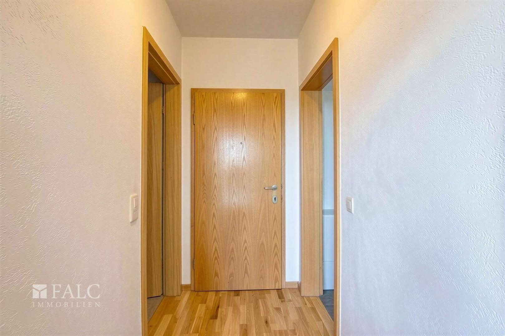 Wohnungsflur (KI-generiert, Raum geleert)