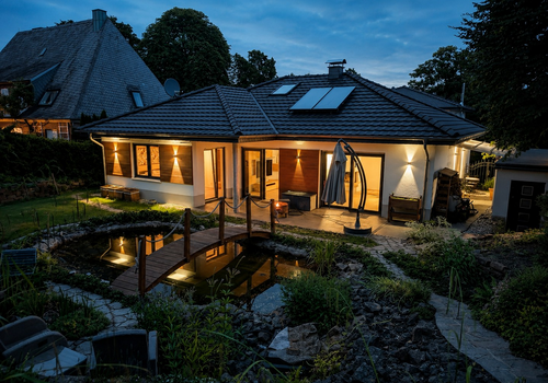 Hausansicht abends