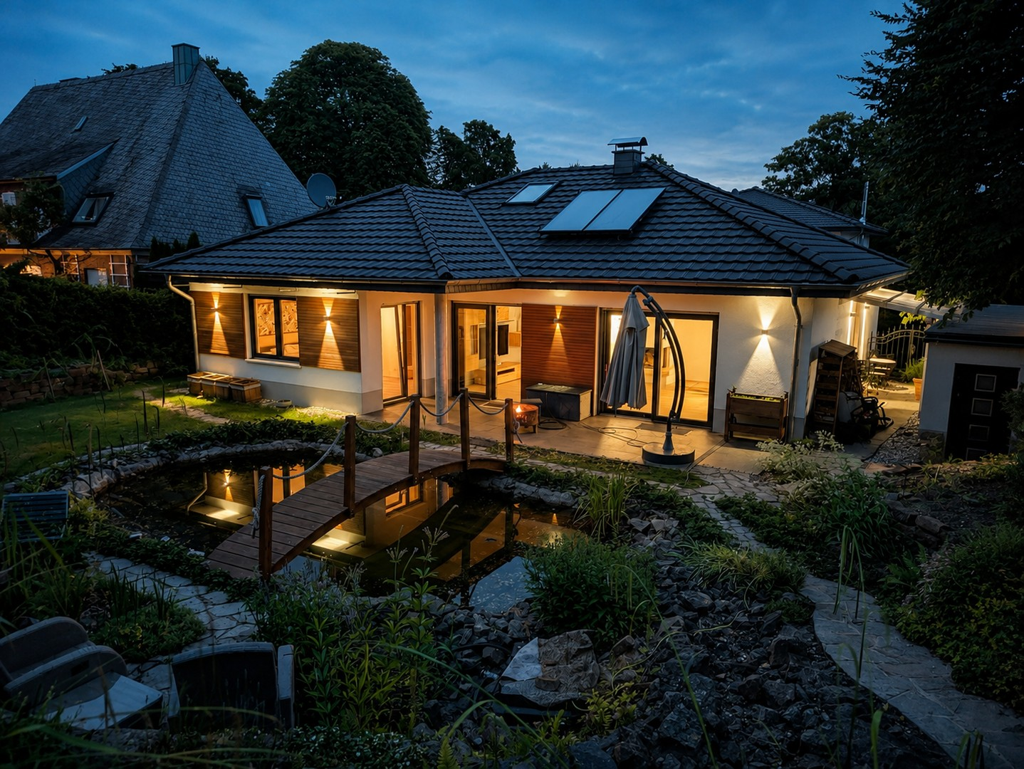 Hausansicht abends