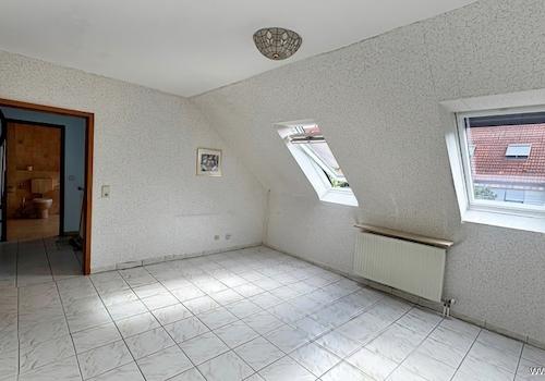 OG linkes Schlafzimmer