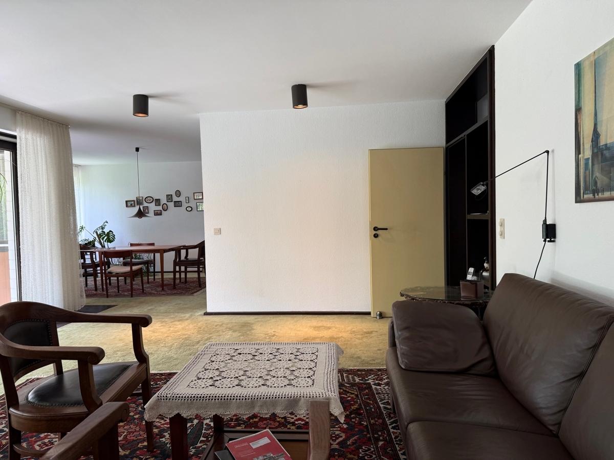 großes helles Wohn,- Esszimmer