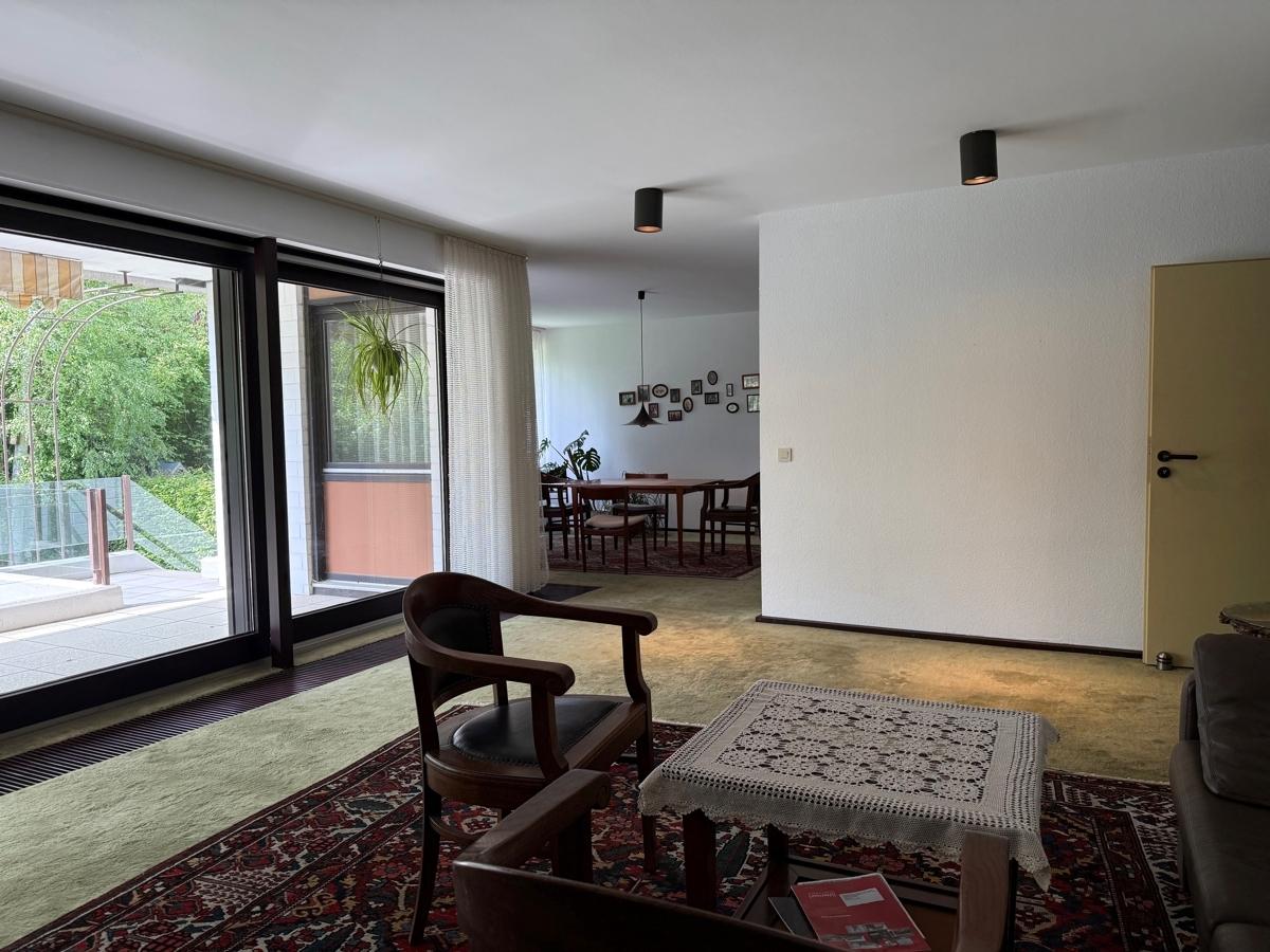 großes helles Wohn,- Esszimmer