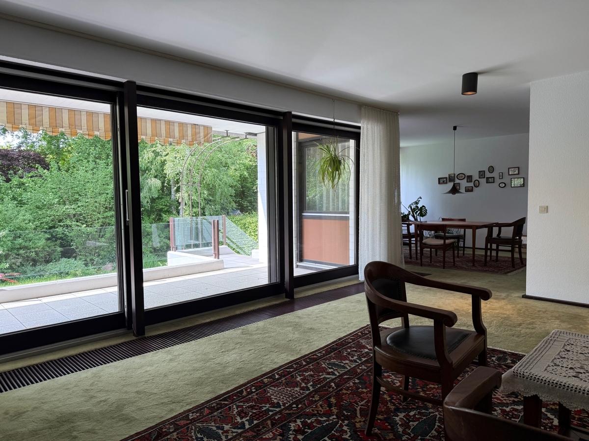 großes helles Wohn,- Esszimmer