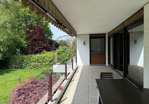überdachter Balkon