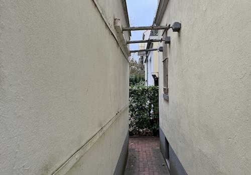 Zugang zum Hinterhof