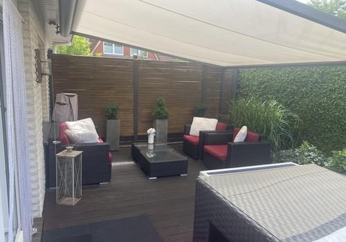 Terrasse mit Pergola Markise