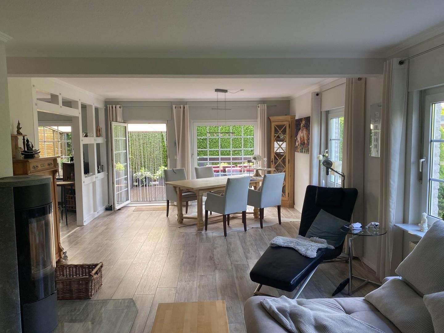 Wohnzimmer mit Essbereich