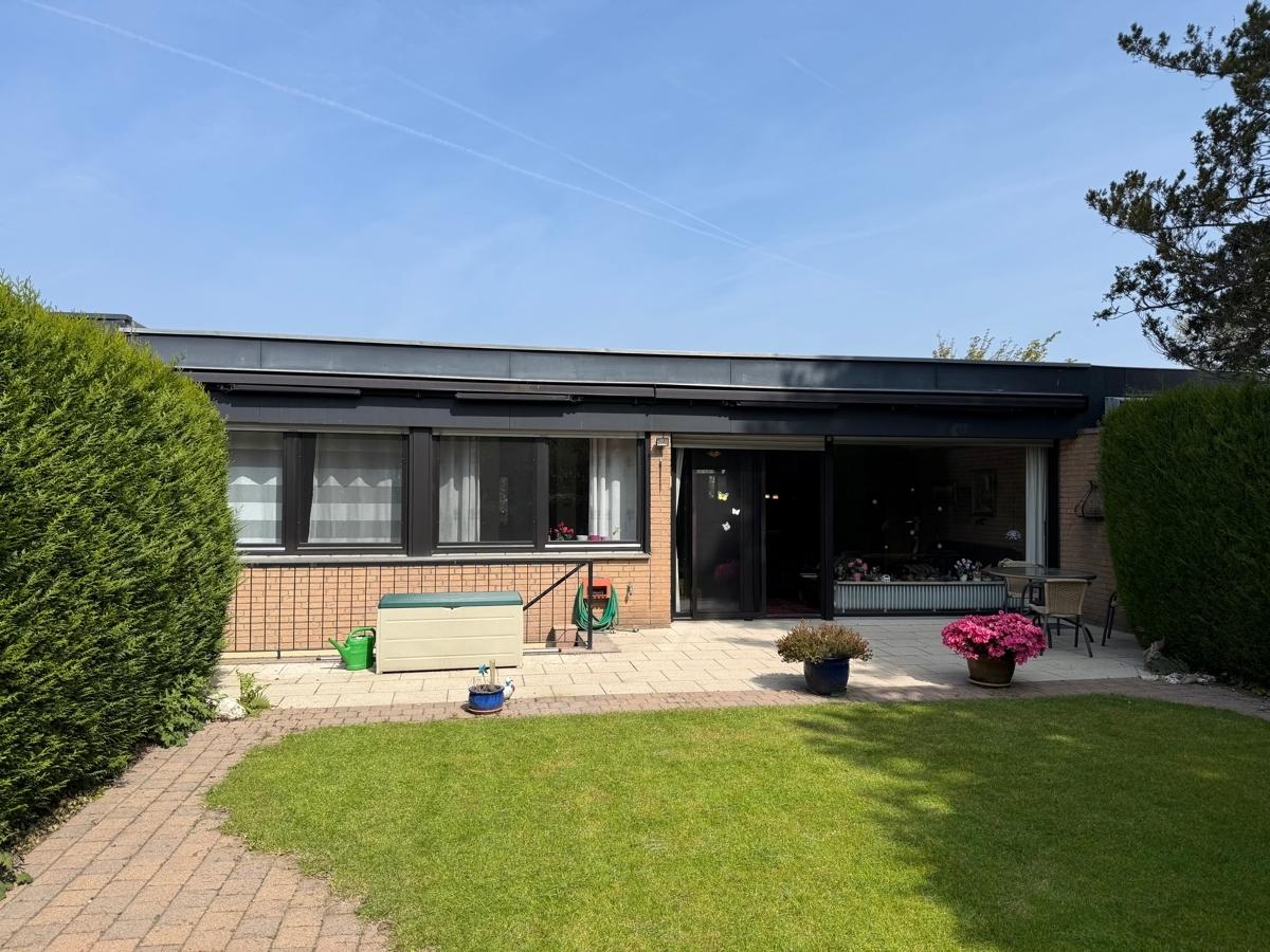 Rückansicht mit Terrasse