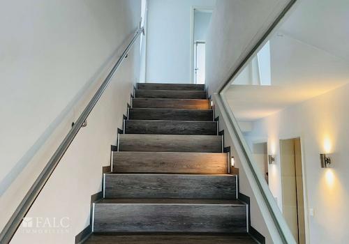 Treppe ins Obergeschoss