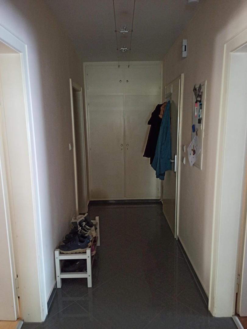 Flur mit Wandschrank