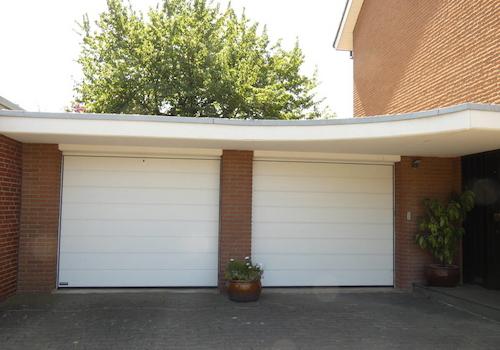 Doppelgarage mit Sektionaltoren